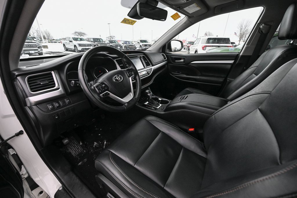 Used 2017 Toyota Highlander XLE image 18