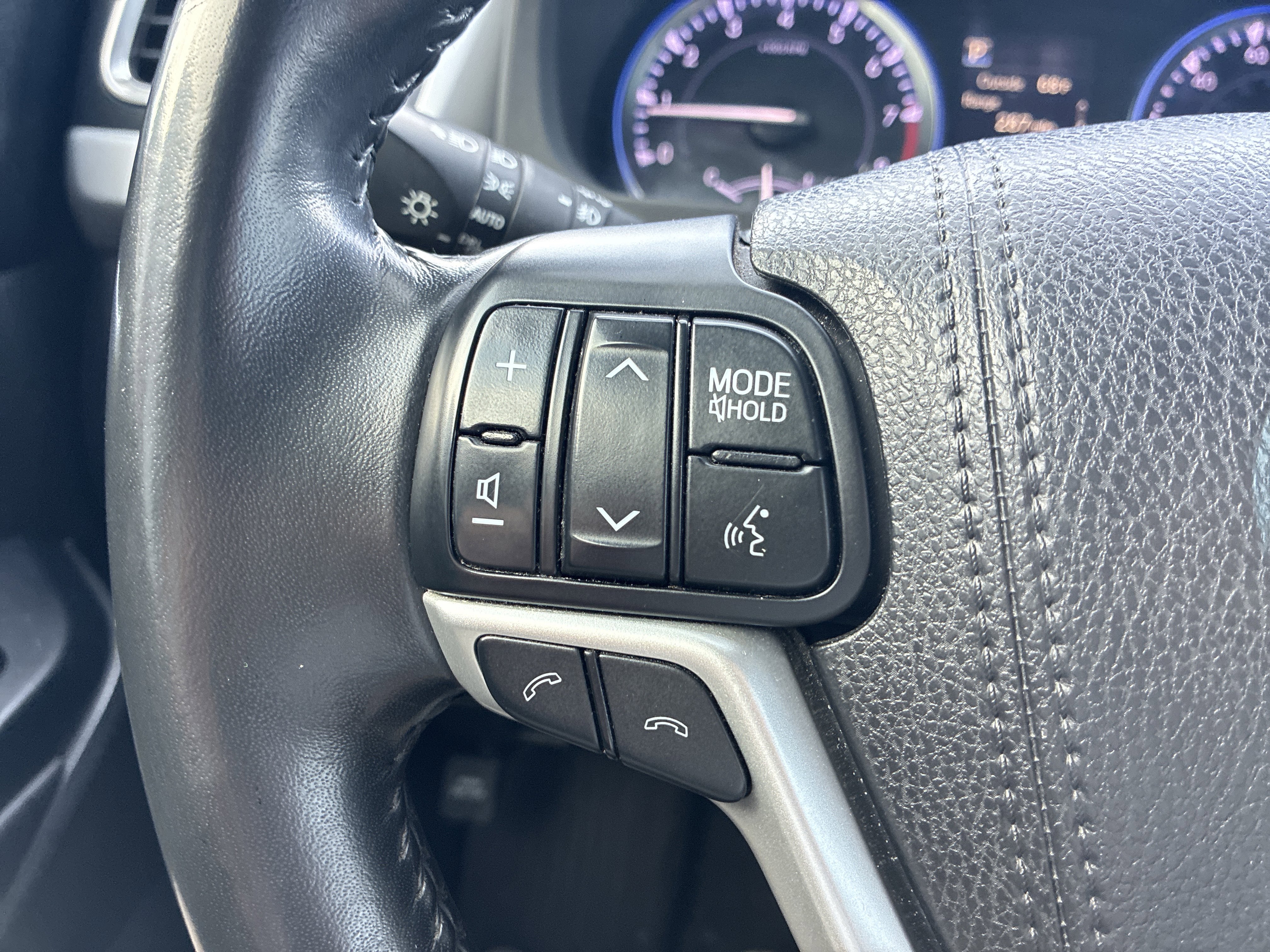 Used 2017 Toyota Highlander SE AWD/4WD image 33