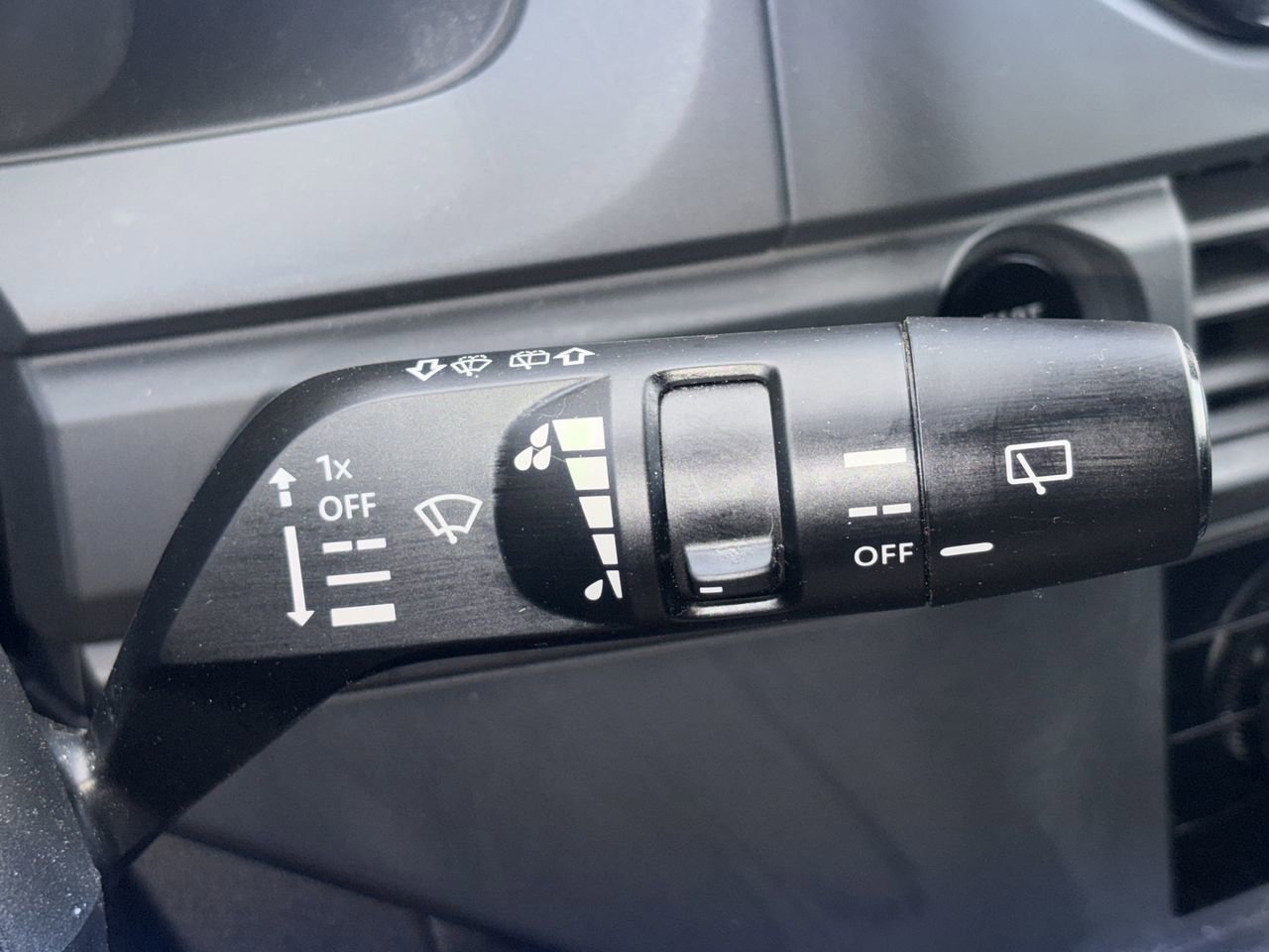 Certified 2025 Nissan Pathfinder S FWD image 18