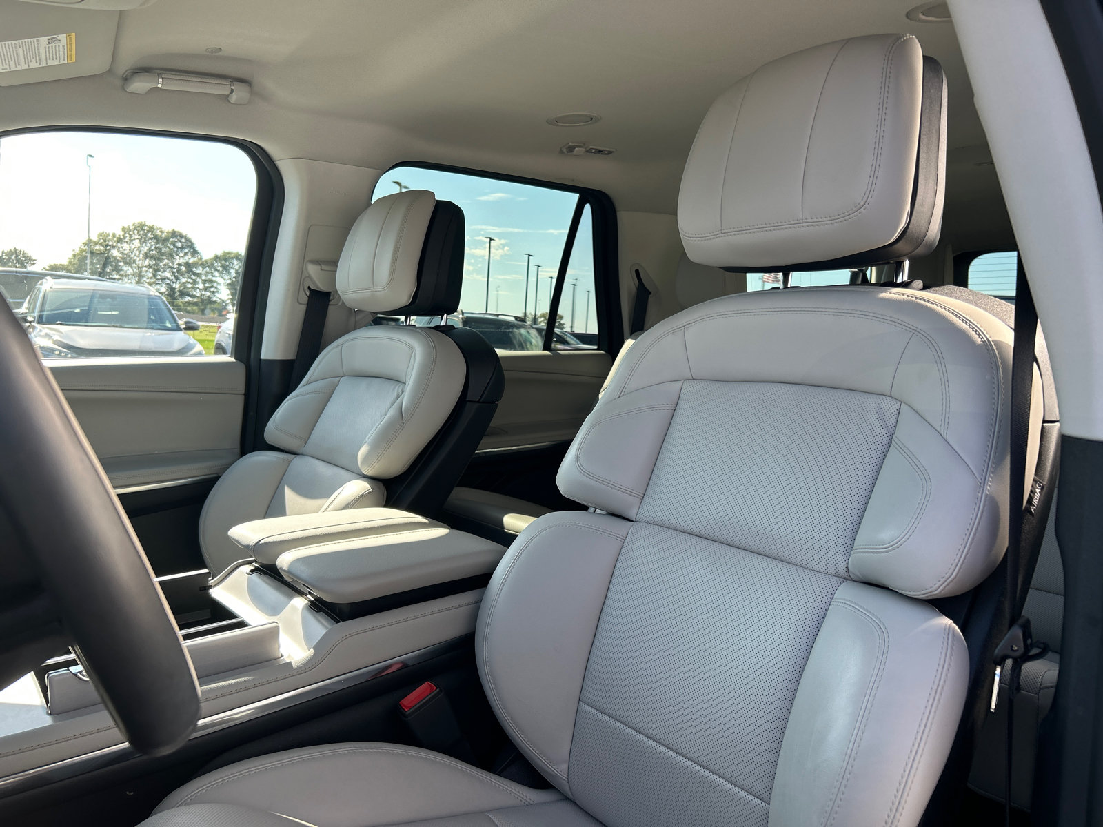New 2026 Lincoln Navigator L Premier AWD/4WD image 28
