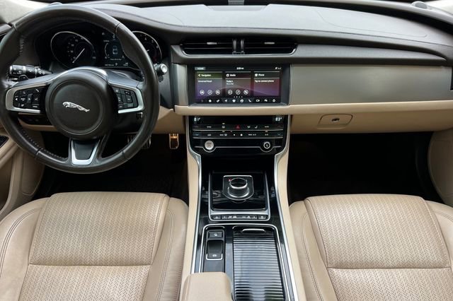 Used 2020 Jaguar XF Prestige image 15