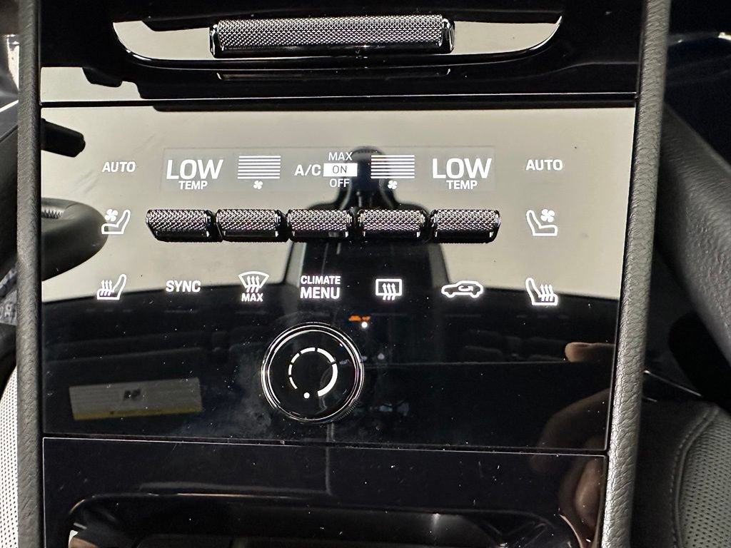 Certified 2025 Porsche Cayenne AWD/4WD image 32