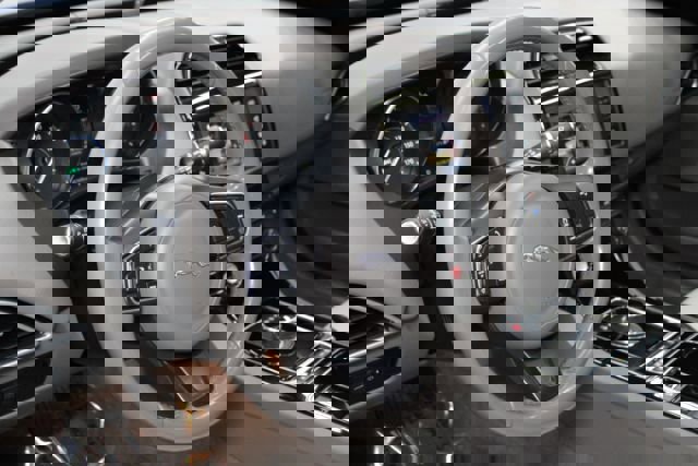 Used 2017 Jaguar XE Premium image 14