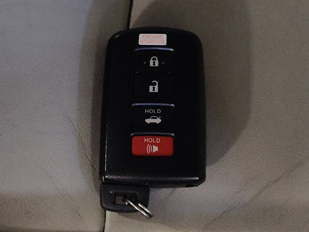 Used 2015 Toyota Camry XLE image 32