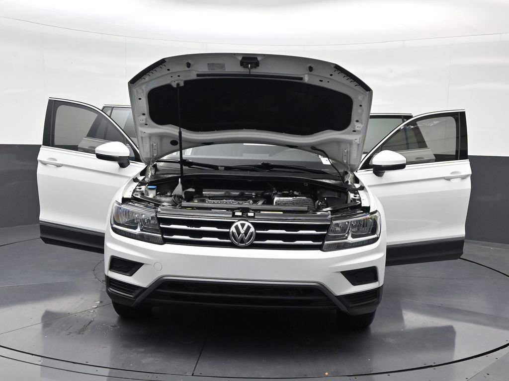 Used 2021 Volkswagen Tiguan SE w/ Panoramic Sunroof Package image 37