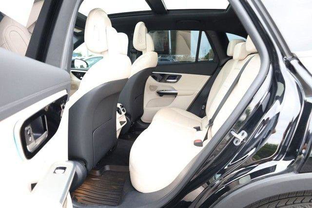 Used 2024 Mercedes-Benz GLC 300 4MATIC image 23