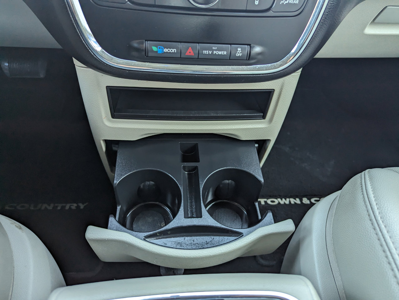 Used 2013 Chrysler Town & Country Touring image 25