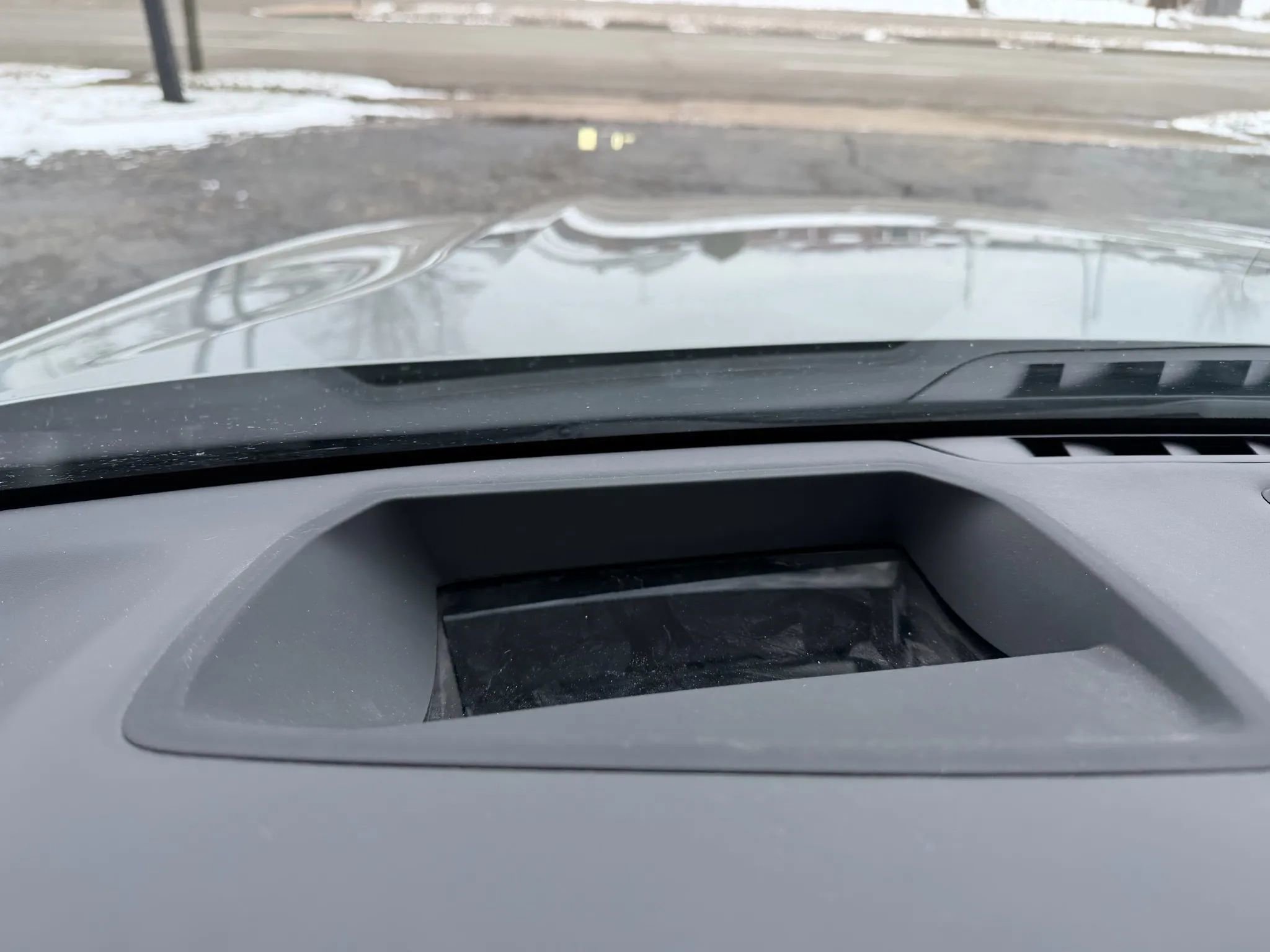 Used 2022 BMW 740i xDrive w/ M Sport Package image 26