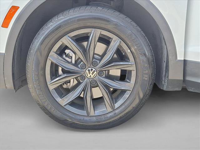 Used 2024 Volkswagen Tiguan SE AWD/4WD image 23