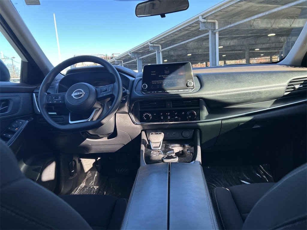 Used 2023 Nissan Rogue S image 16