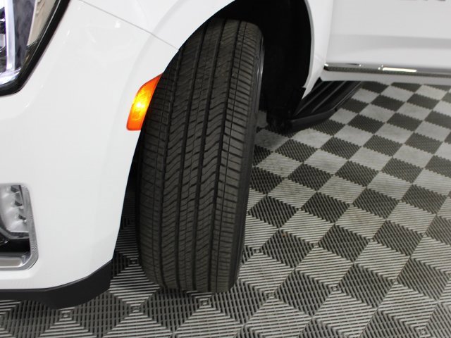 Used 2022 GMC Yukon SLT w/ SLT Premium Package image 16