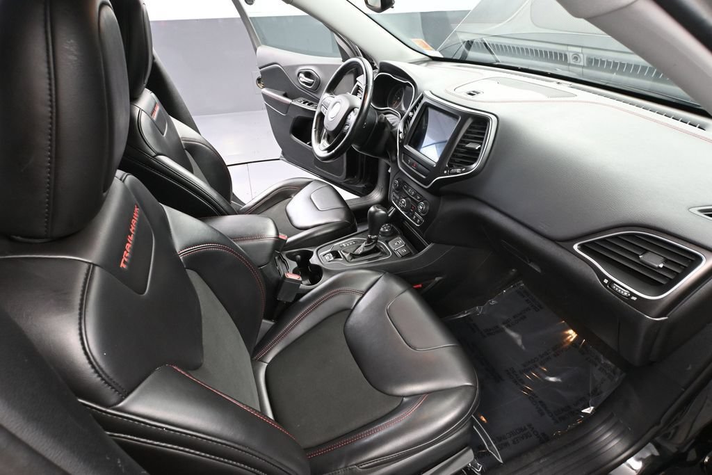 Used 2019 Jeep Cherokee Trailhawk w/ Cold Weather Group AWD/4WD image 45