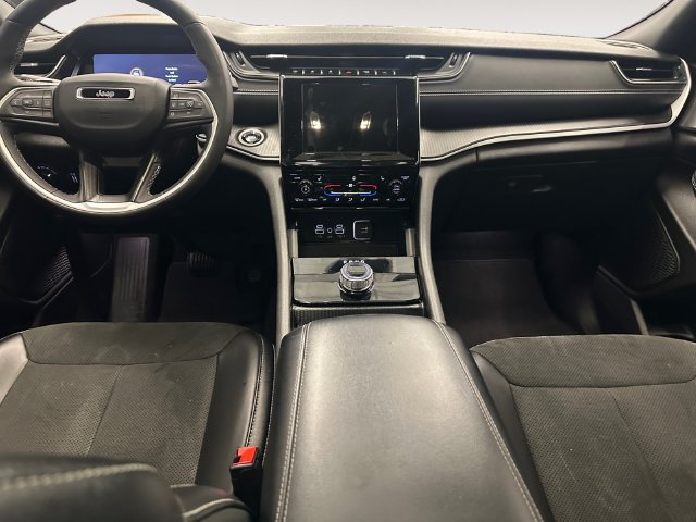 Used 2024 Jeep Grand Cherokee Altitude AWD/4WD image 10