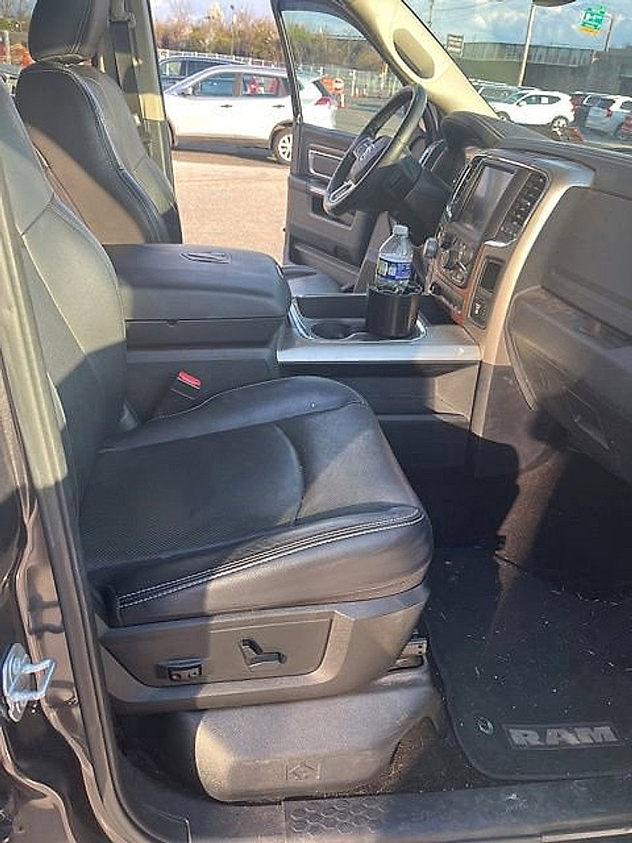 Used 2016 RAM 1500 Laramie w/ Convenience Group image 9