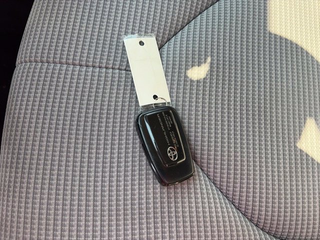 Used 2022 Toyota Highlander LE AWD/4WD image 30