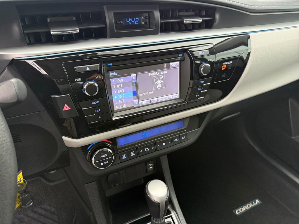 Used 2015 Toyota Corolla LE image 17
