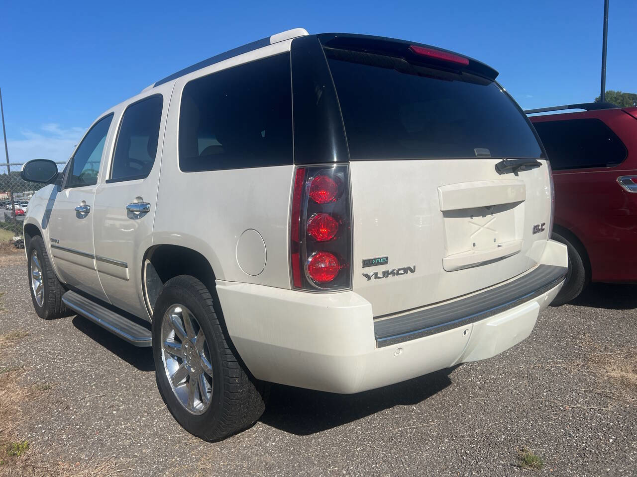 Used 2012 GMC Yukon Denali image 6