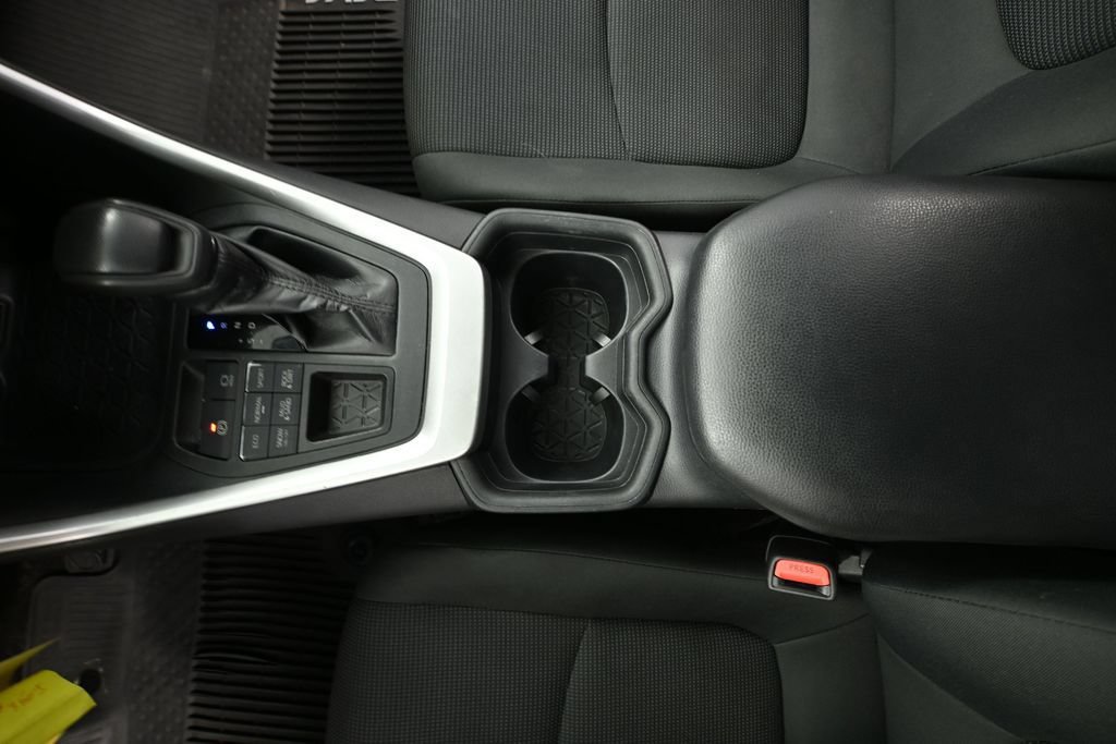 Used 2020 Toyota RAV4 LE w/ All Weather Liner Package AWD/4WD image 32