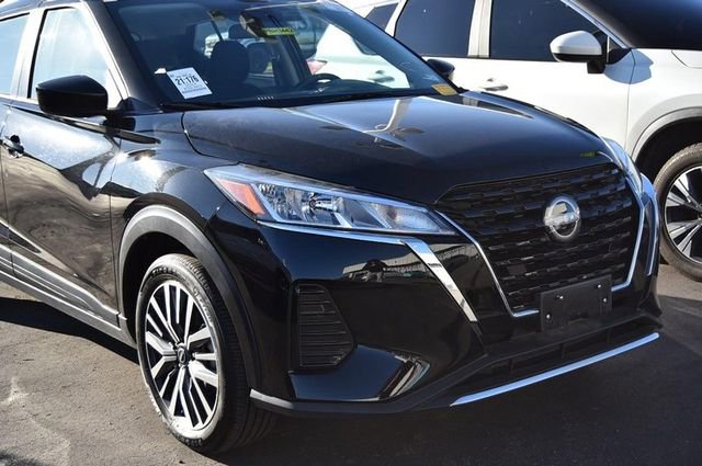 Used 2024 Nissan Kicks SV image 3