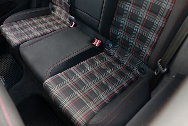 Used 2018 Volkswagen GTI SE FWD image 13