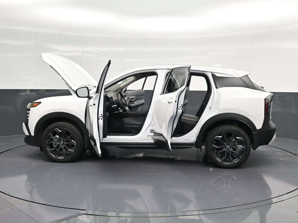 Used 2025 Nissan Kicks SR FWD image 42