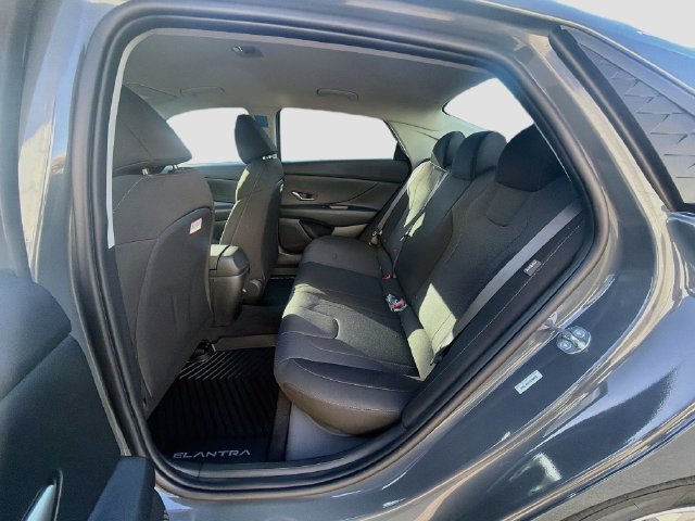 New 2026 Hyundai Elantra SE FWD image 23