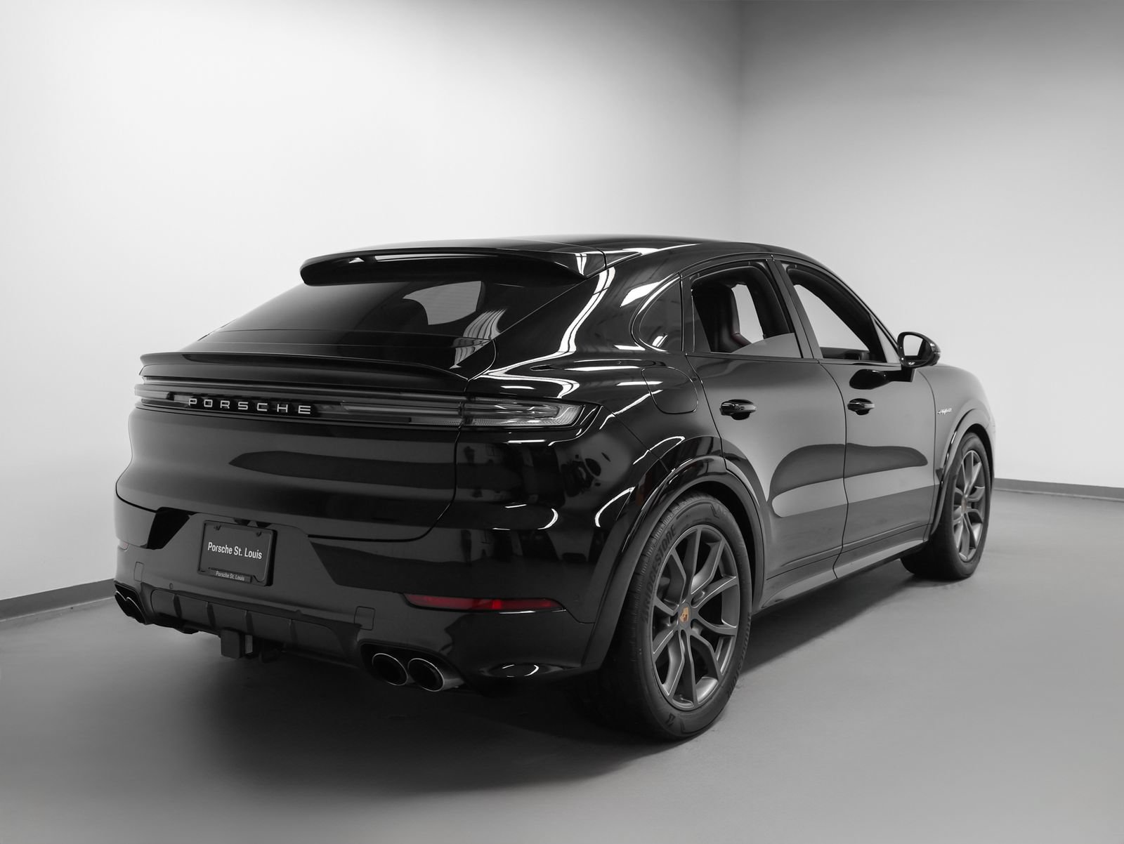 Certified 2024 Porsche Cayenne Turbo AWD/4WD image 12