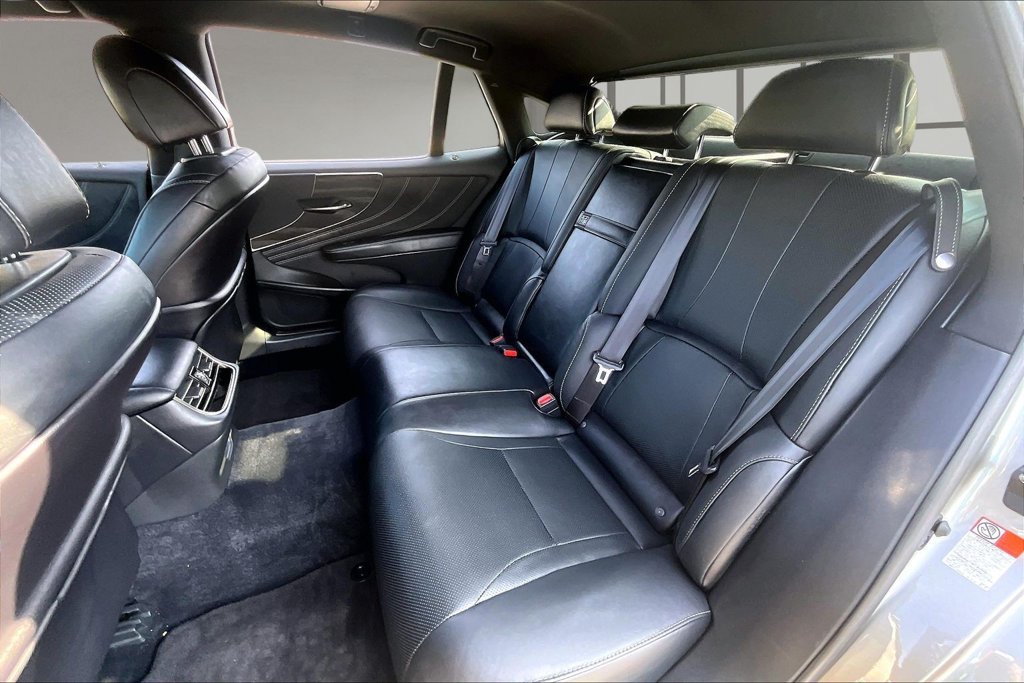 Used 2022 Lexus LS 500 w/ Accessory Package (Z2) RWD image 22