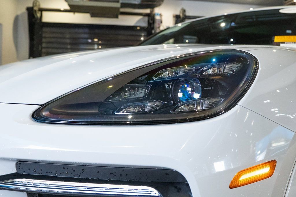 Certified 2023 Porsche Cayenne Platinum Edition image 13