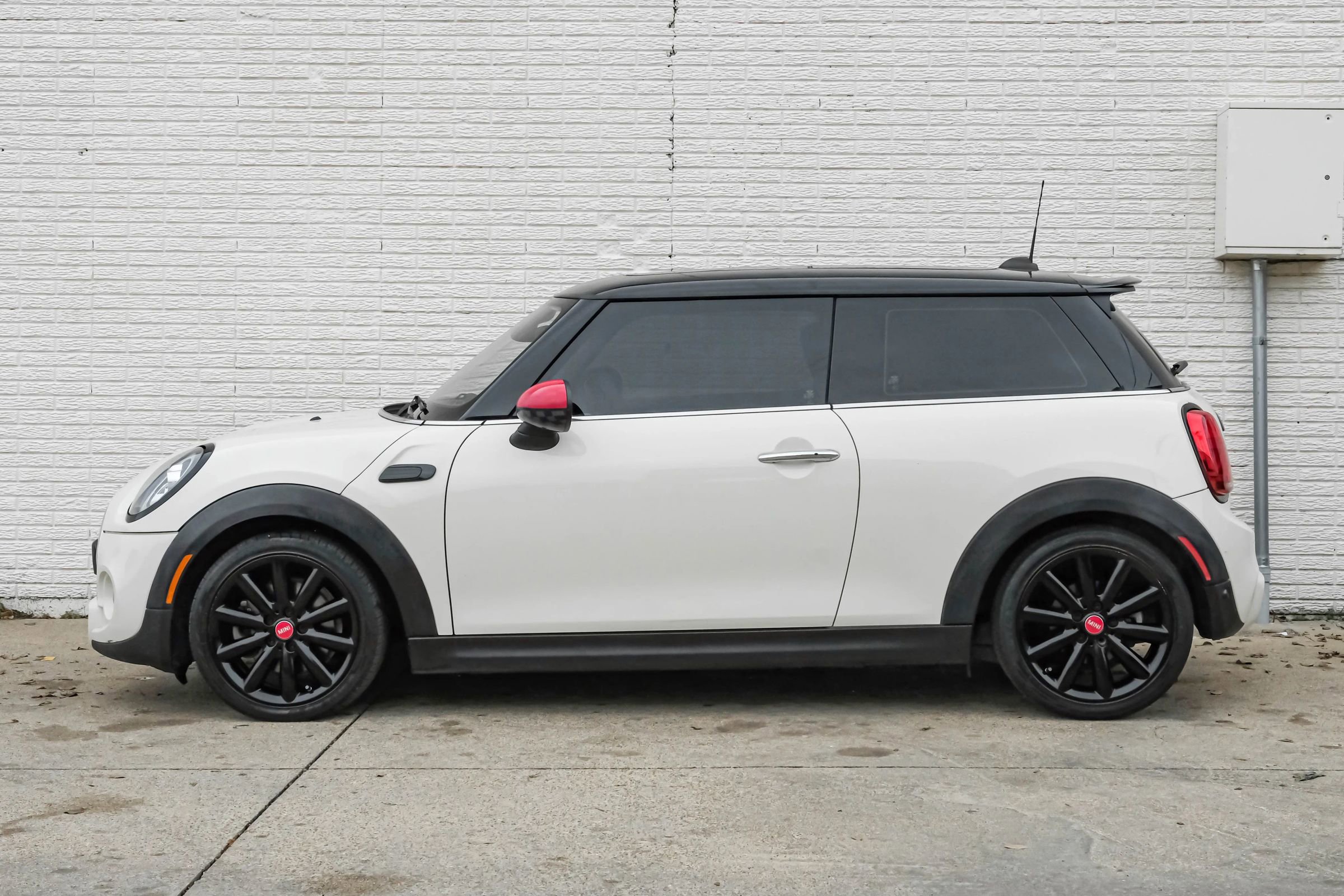 Used 2019 MINI Cooper S w/ Premium Package image 11