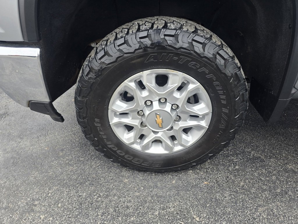 Used 2024 Chevrolet Silverado 2500 LT w/ Convenience Package image 4