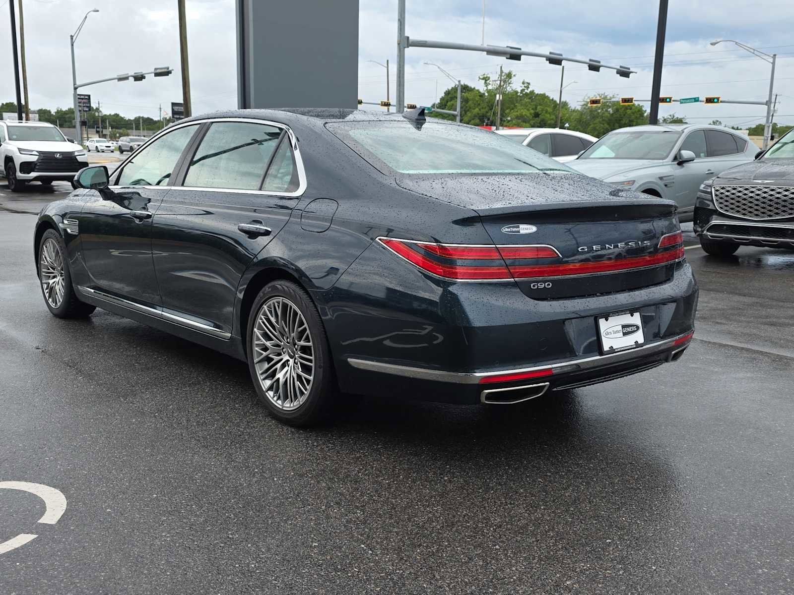 Used 2022 Genesis G90 3.3T Premium RWD image 5
