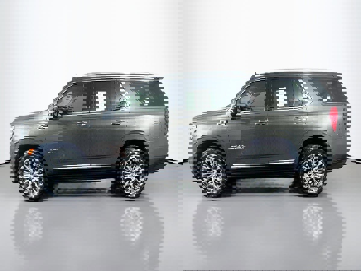 Used 2021 GMC Yukon Denali w/ Denali Premium Package image 9