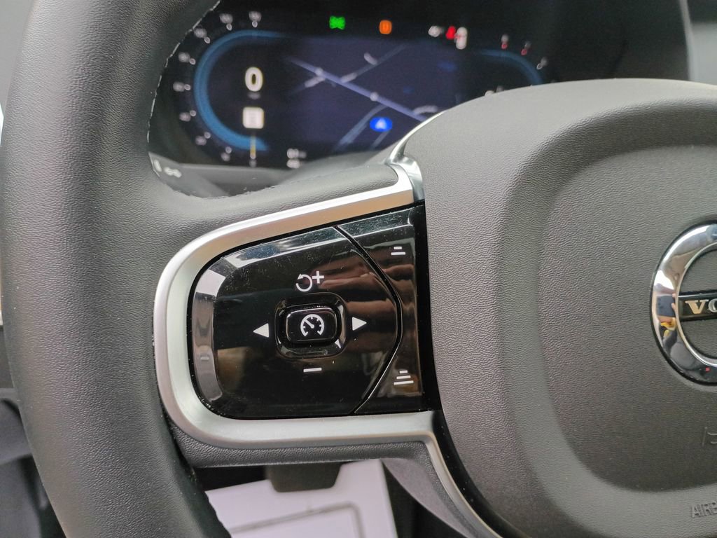 Used 2025 Volvo XC90 B6 Plus image 48