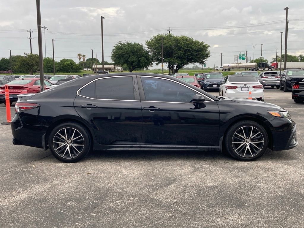 Used 2021 Toyota Camry SE FWD image 4