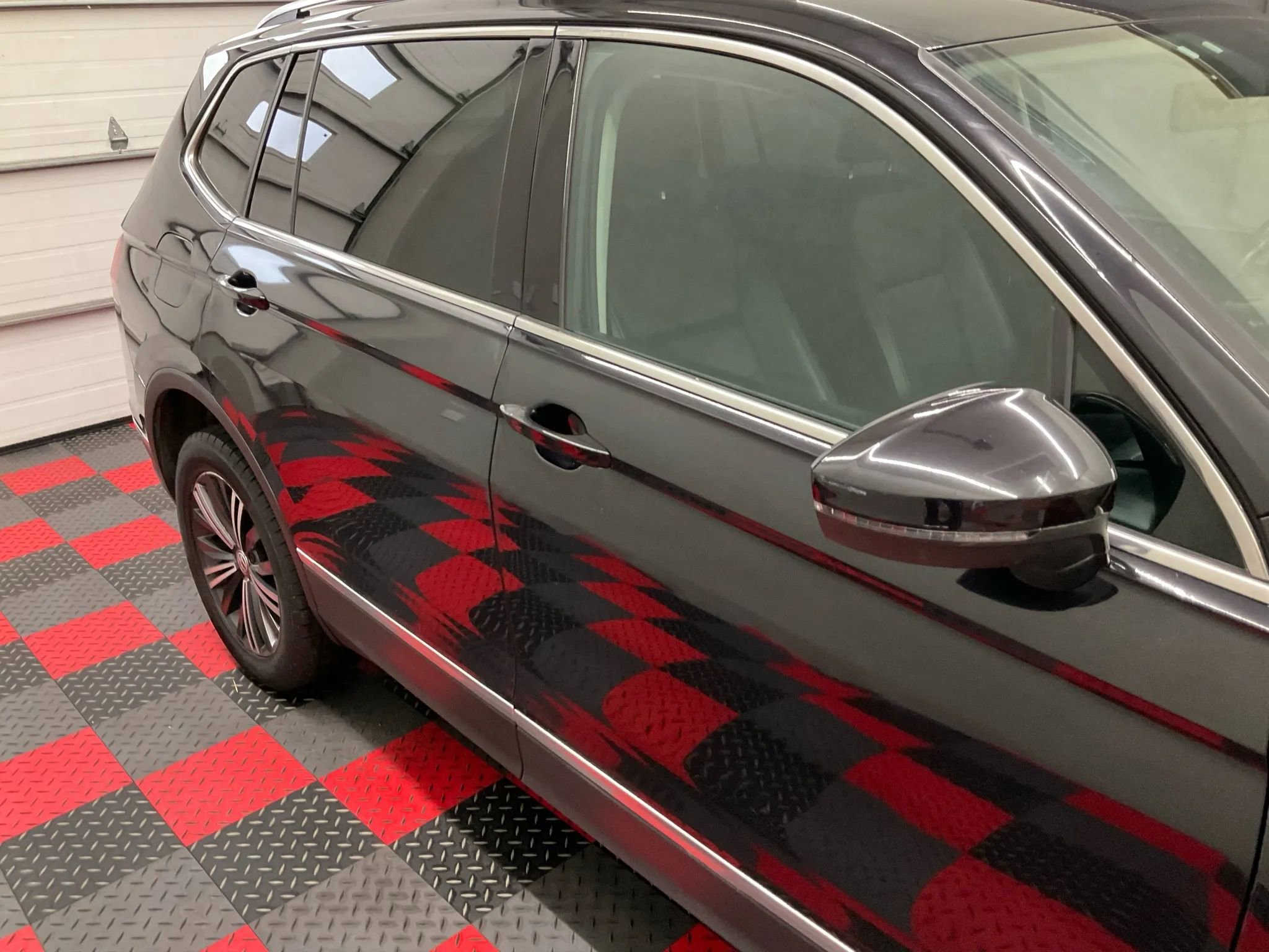 Used 2018 Volkswagen Tiguan SEL image 5