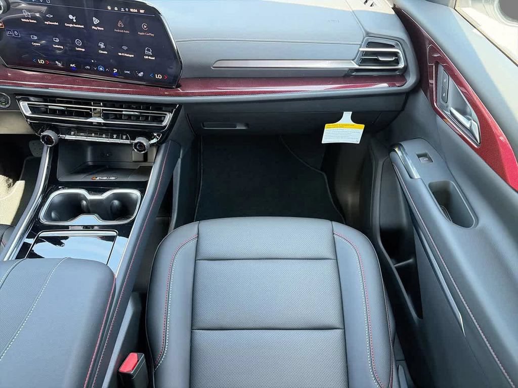 New 2026 Chevrolet Traverse Z71 w/ Driver Confidence Package AWD/4WD image 13