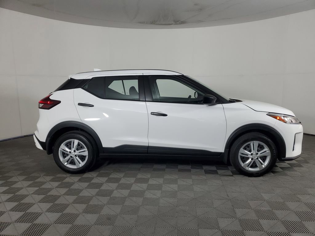 Used 2025 Nissan Kicks Play S FWD image 3