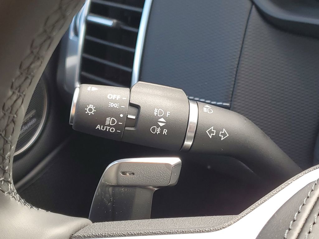 Used 2025 Land Rover Discovery Dynamic SE AWD/4WD image 17