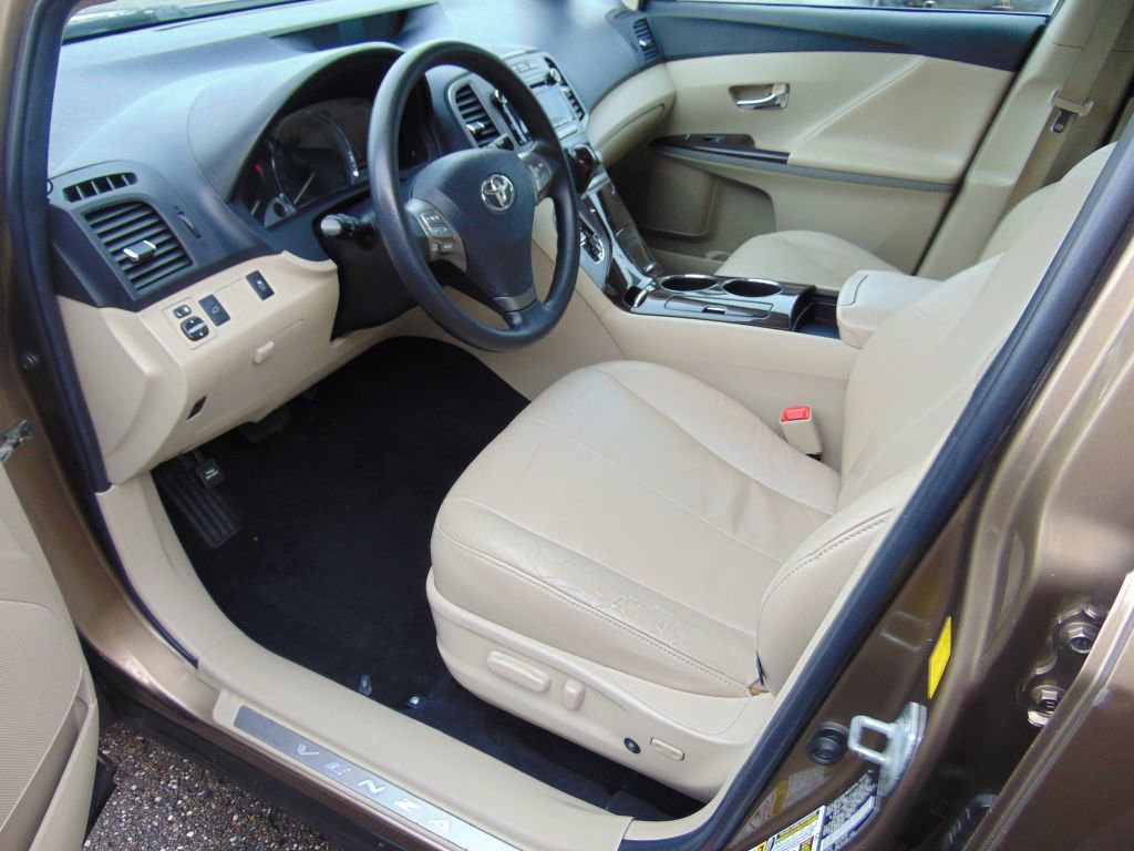 Used 2010 Toyota Venza XLE image 2