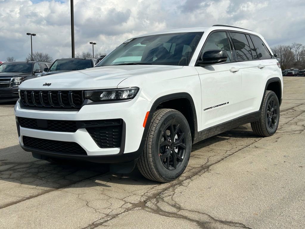 New 2026 Jeep Grand Cherokee Altitude image 2