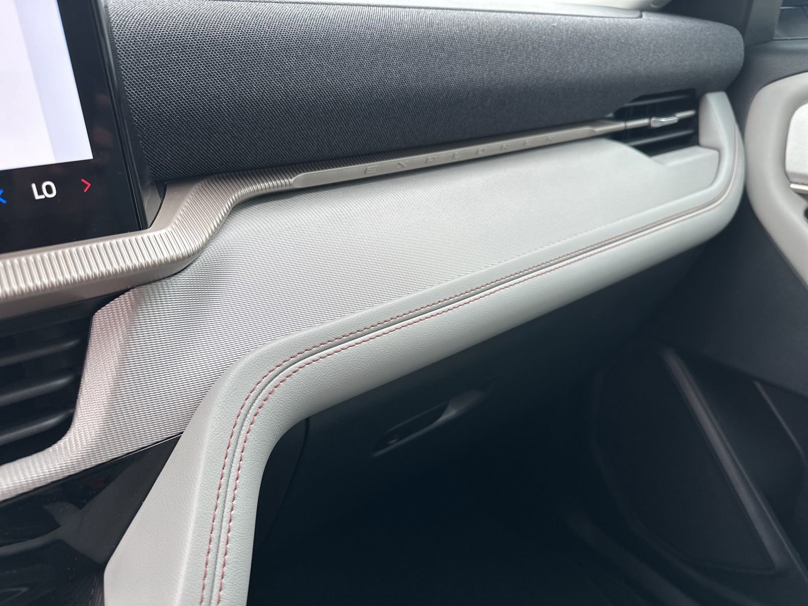 New 2025 Ford Explorer Active w/ Active Comfort Package RWD image 20