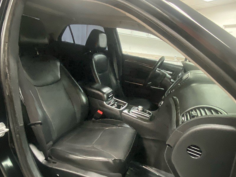 Used 2017 Chrysler 300 C image 16