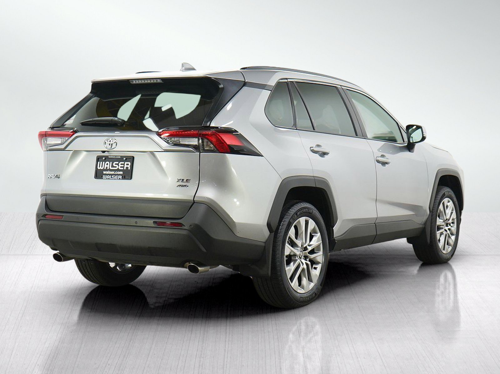 Used 2025 Toyota RAV4 XLE Premium w/ Weather Package AWD/4WD image 5