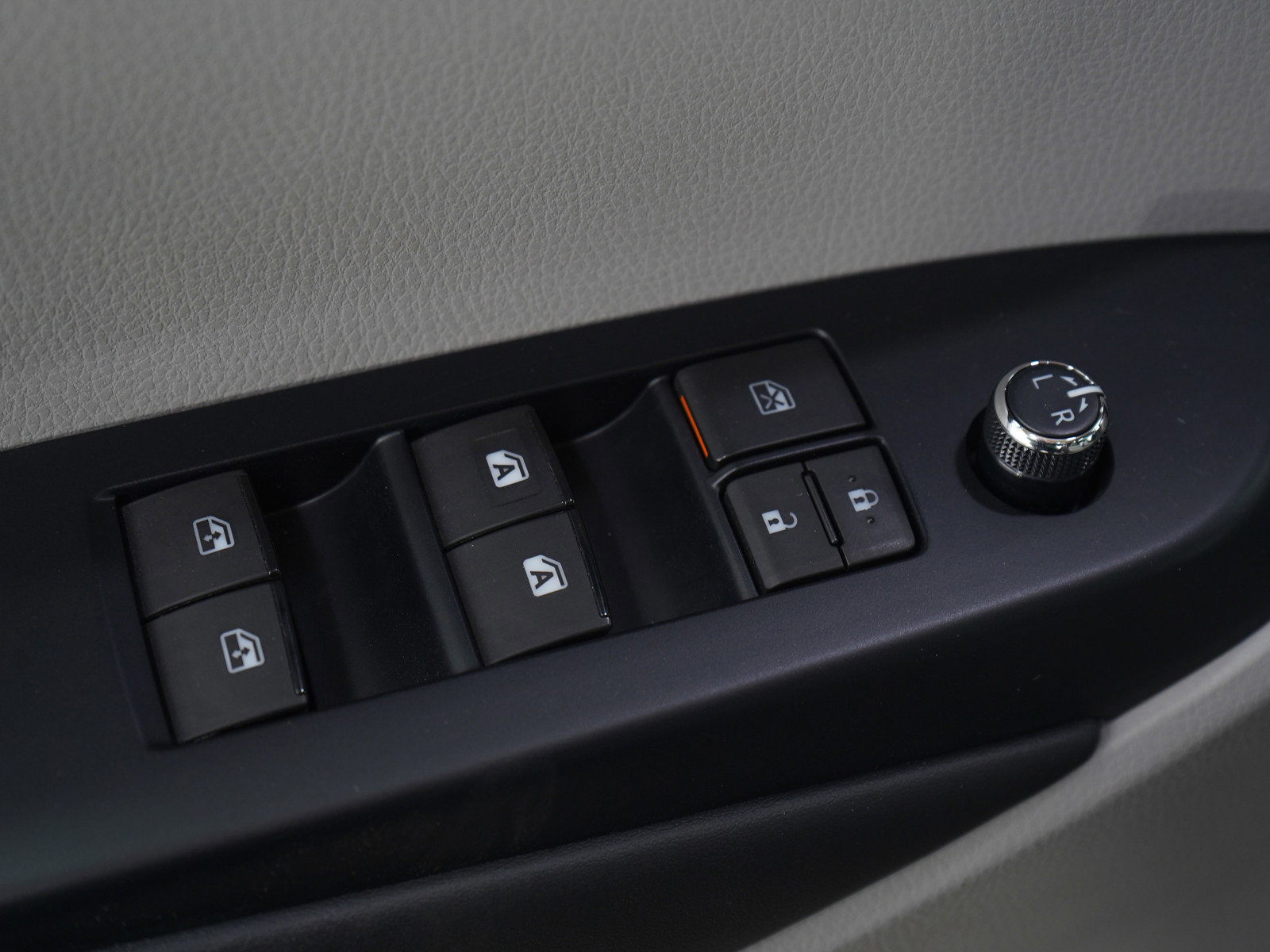 Used 2019 Toyota Highlander XLE image 24