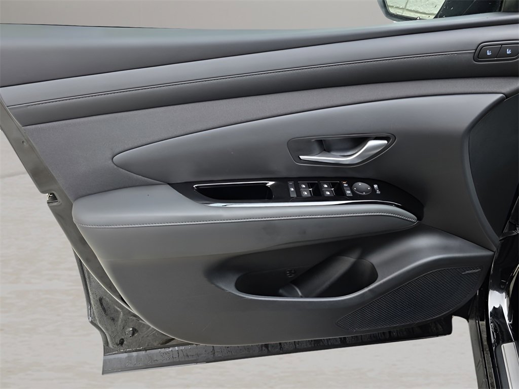 Certified 2025 Hyundai Tucson Limited image 17