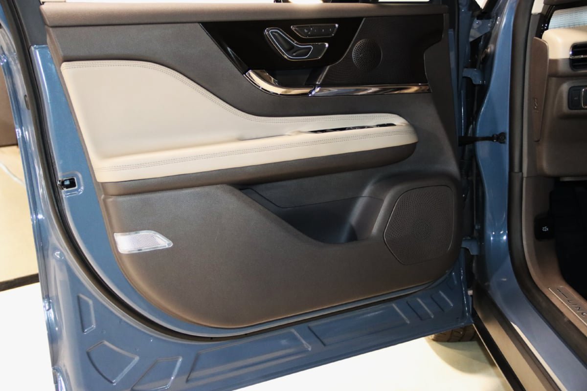 Used 2024 Lincoln Corsair AWD w/ Equipment Group 101A image 26
