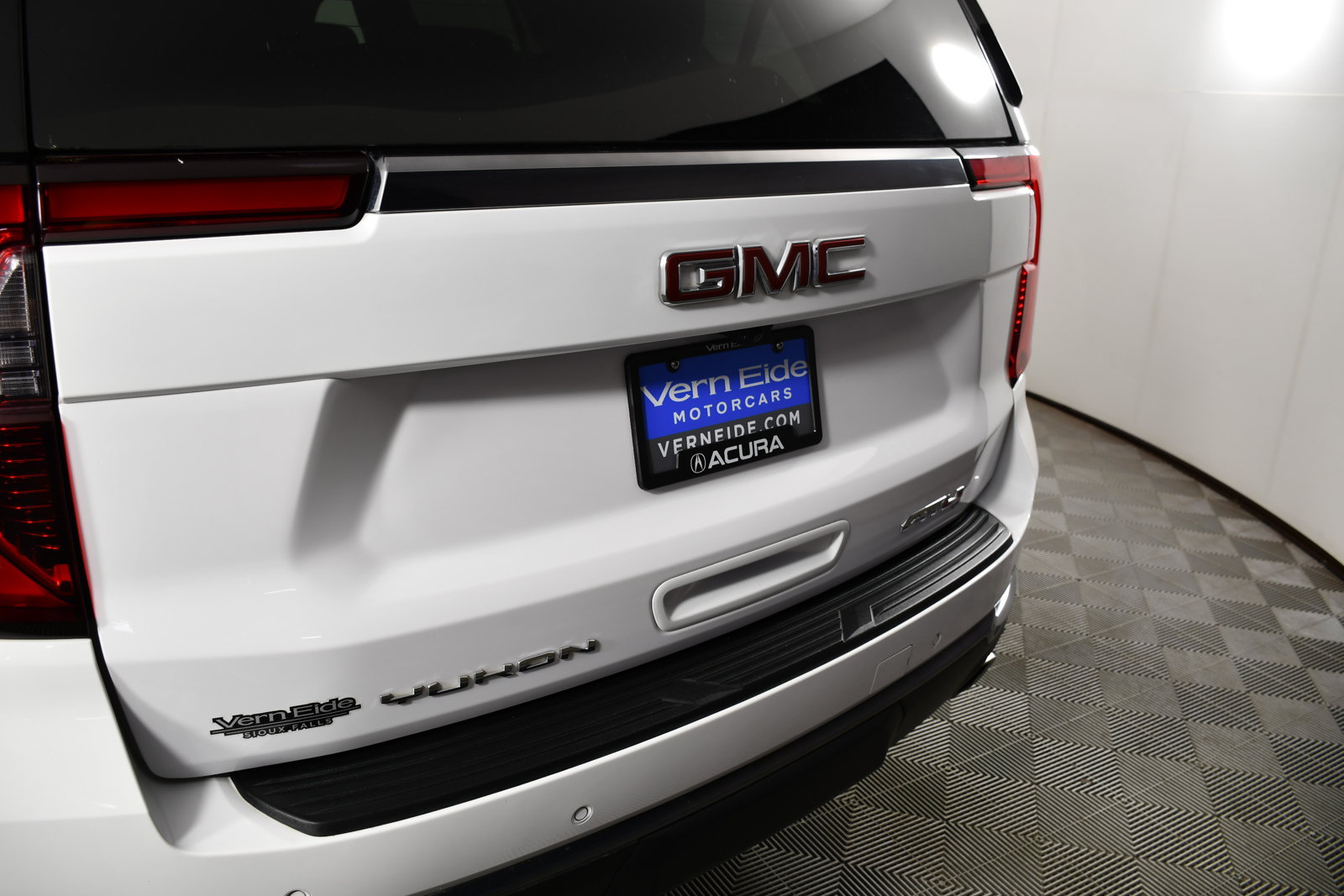 Used 2025 GMC Yukon AT4 AWD/4WD image 15