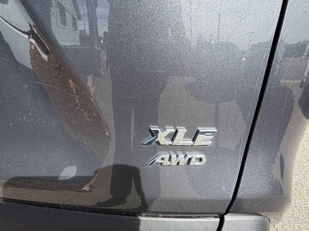 Used 2019 Toyota RAV4 XLE image 7