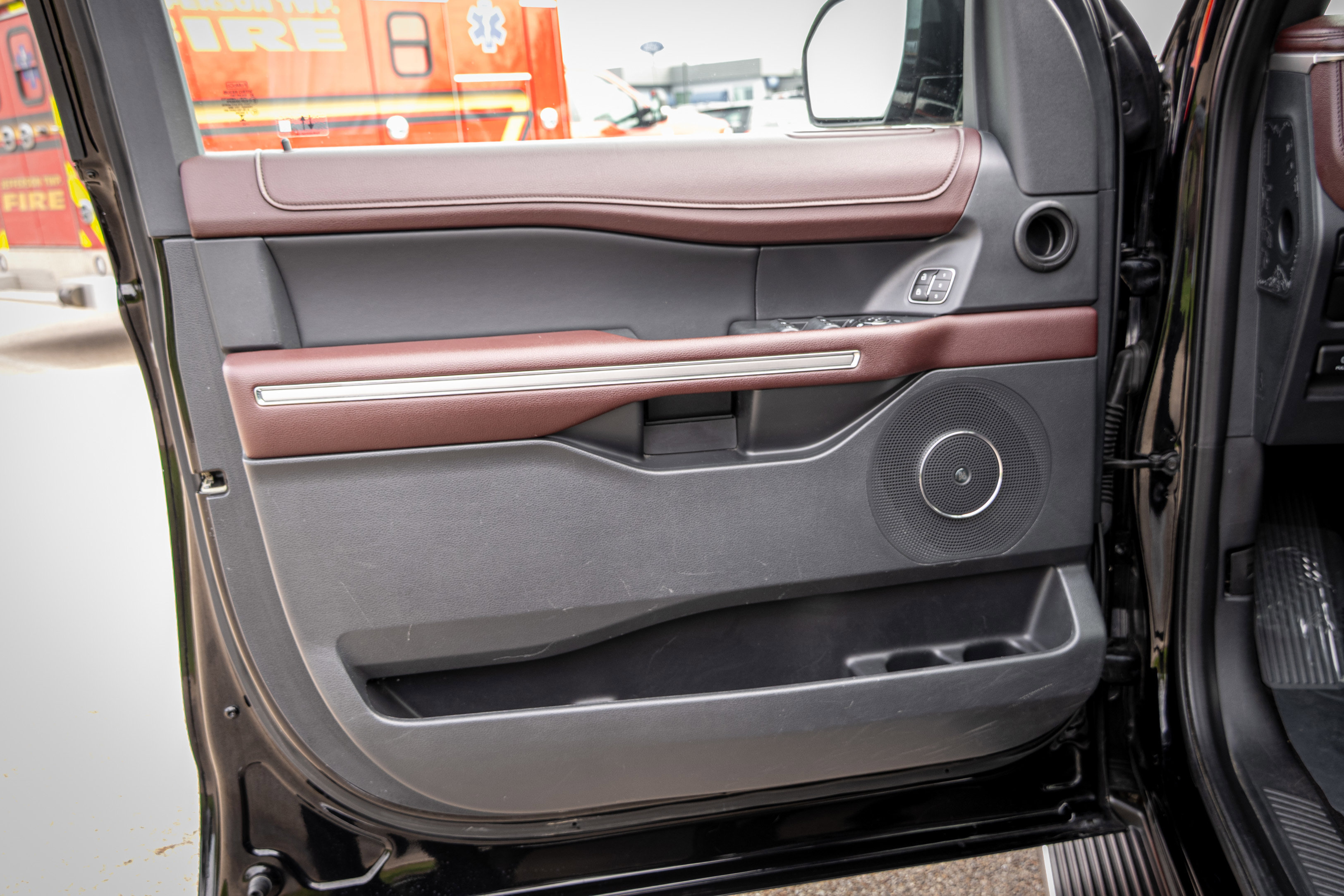 Used 2023 Ford Expedition Max Limited image 13